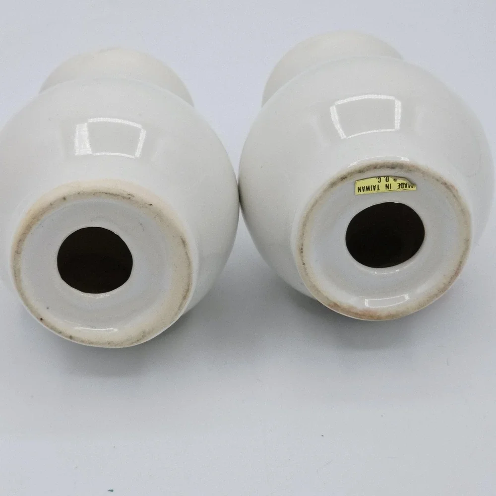 Vtg Cherry Salt & Pepper Shakers‎ Set Ceramic White Fruit Taiwan Kitchen Decor